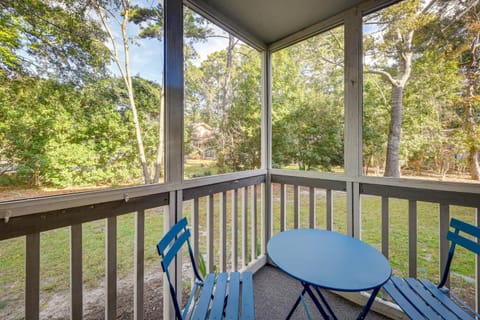 Walkable Calabash Condo with Pool Access! Apartment in Carolina Shores