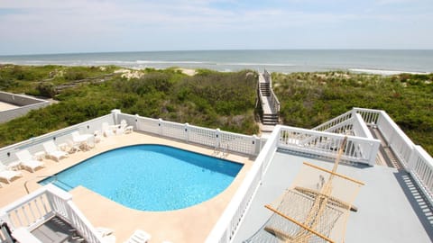 OCEANFRONT, 9 BRs, Private Pool, Theater Rm, Rec Rm, Ocean Views, PI134, Heavenly Dayz House in Corolla