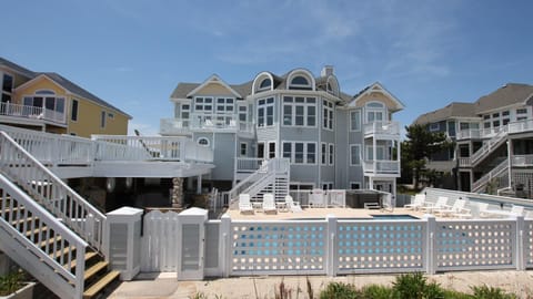 OCEANFRONT, 9 BRs, Private Pool, Theater Rm, Rec Rm, Ocean Views, PI134, Heavenly Dayz House in Corolla