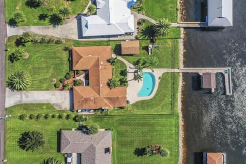 Peaceful Island Retreat - Heated Pool - Gym - Private Dock House in Jacksonville