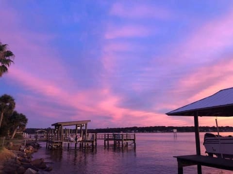 Peaceful Island Retreat - Heated Pool - Gym - Private Dock House in Jacksonville