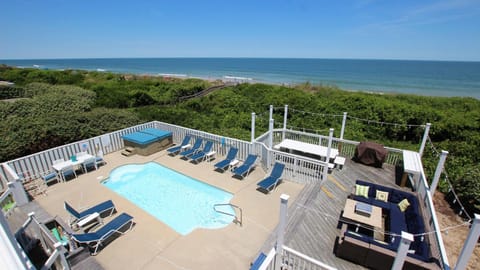 OCEANFRONT, 11 BRs, Pool, ELEV, Pool table, Theater Rm, Close to Beach Access, PI21, Family Tides House in Corolla