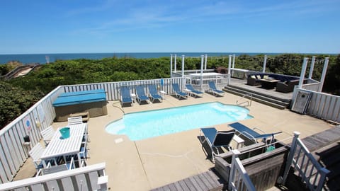 OCEANFRONT, 11 BRs, Pool, ELEV, Pool table, Theater Rm, Close to Beach Access, PI21, Family Tides House in Corolla