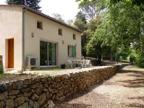 Property building, Patio, Facade/entrance, Garden, Garden view