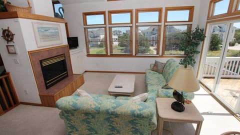 Oceanside, Hot Tub, Community Amenities, 845 ft to Beach Access, PI6, Fan-ta-sea House in Corolla