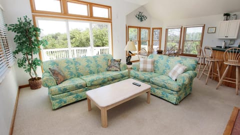 Oceanside, Hot Tub, Community Amenities, 845 ft to Beach Access, PI6, Fan-ta-sea House in Corolla