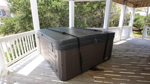 Oceanside, Hot Tub, Community Amenities, 845 ft to Beach Access, PI6, Fan-ta-sea House in Corolla