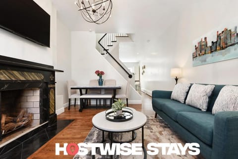 HostWise Stays - Great Balcony Views, Patio, Minutes to Stadiums House in Pittsburgh