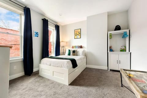 HostWise Stays - The Alpine - Family Friendly, Great Area, 3BR Home House in Pittsburgh