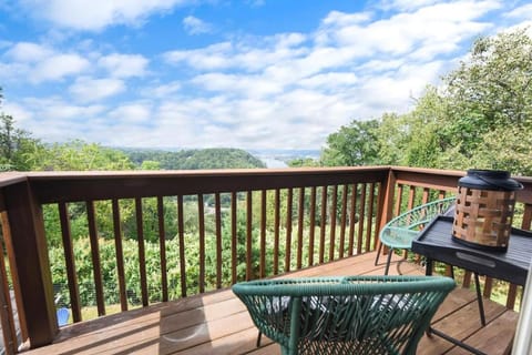 HostWise Stays - The Cielo - Ohio River Views! House in Pittsburgh