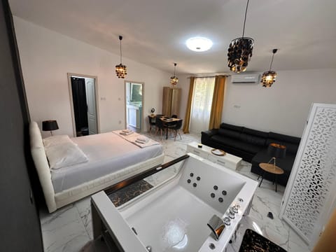 Bed, Hot Tub, Photo of the whole room, Bedroom, Bath