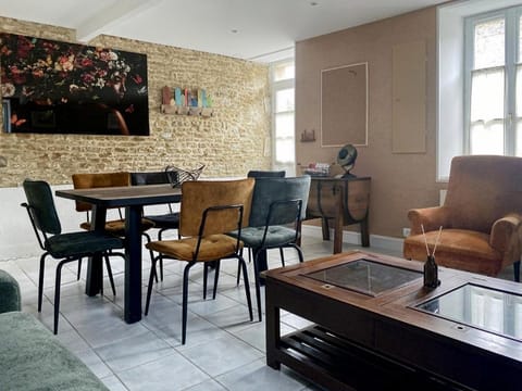 Seating area, Dining area