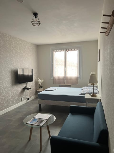 Joli studio avec parking privé, bien situé Apartment in Moulins