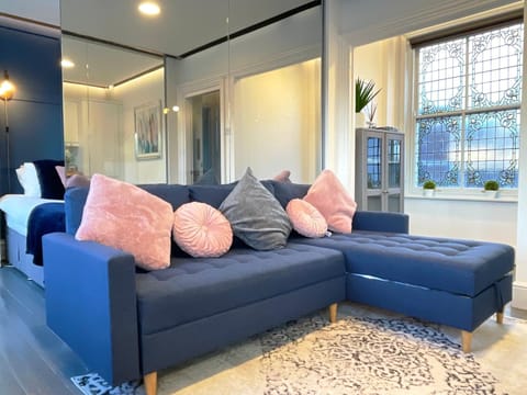 Communal lounge/ TV room, TV and multimedia, Living room, Seating area