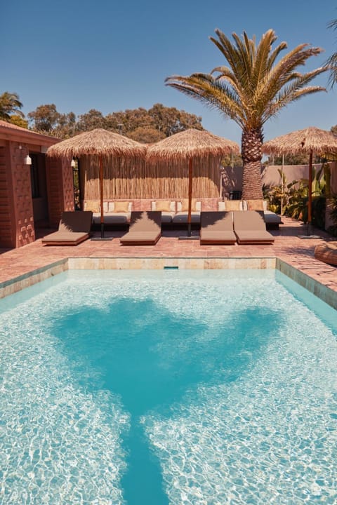 Day, Natural landscape, Pool view, Swimming pool, Swimming pool, sunbed