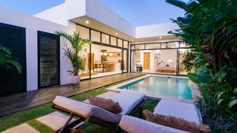 Property building, Swimming pool