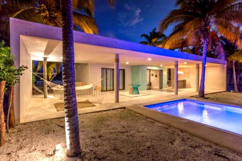 Facade/entrance, Beach, Swimming pool