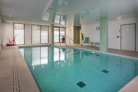 Swimming pool, Swimming pool