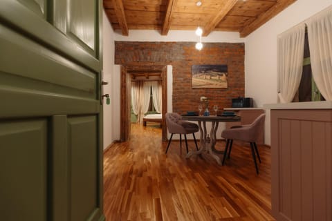 Seating area, Dining area