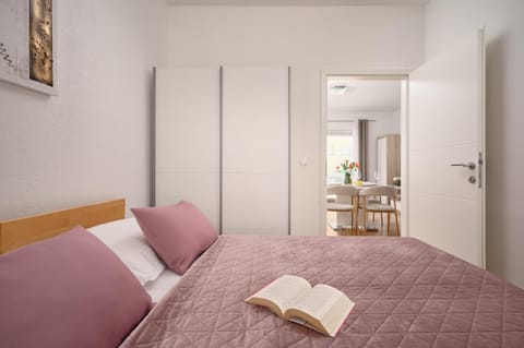 Bed, Photo of the whole room, Bedroom, wardrobe