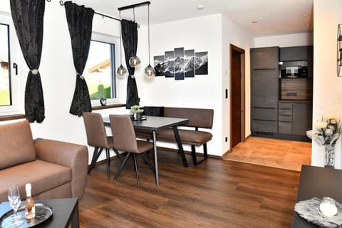 Kitchen or kitchenette, Seating area, Dining area