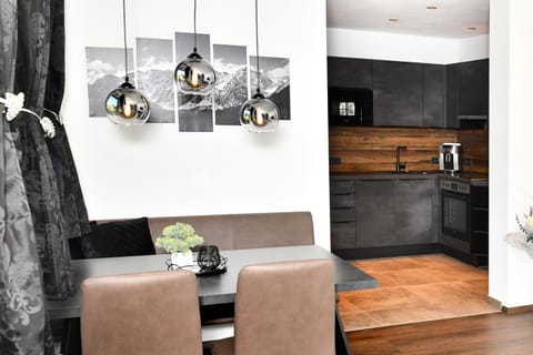 Kitchen or kitchenette, Dining area, stove