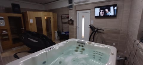 Hot Tub, Massage, Sauna, Bathroom, Spa and wellness centre/facilities, Spa and wellness centre/facilities
