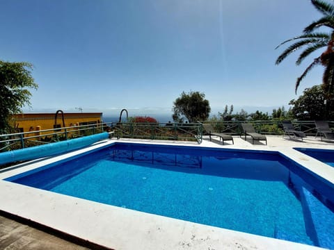 Pool view, Swimming pool, sunbed