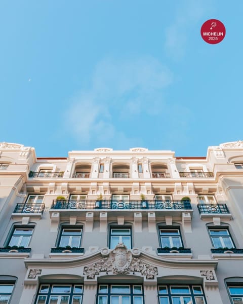 Property building, Facade/entrance, Location