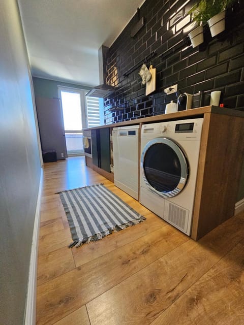 Kitchen or kitchenette, washing machine, dryer