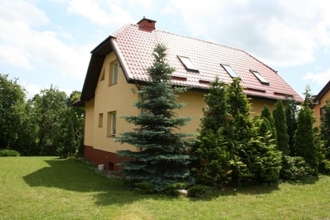 Property building, Day, Natural landscape, Garden, Garden view