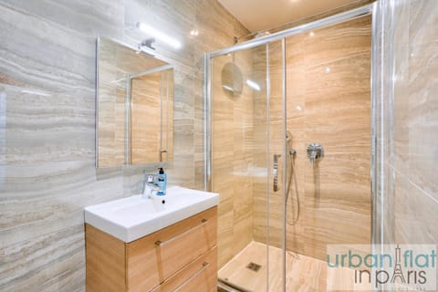 02 - Pretty 4BDR Flat in Paris Apartment in Paris