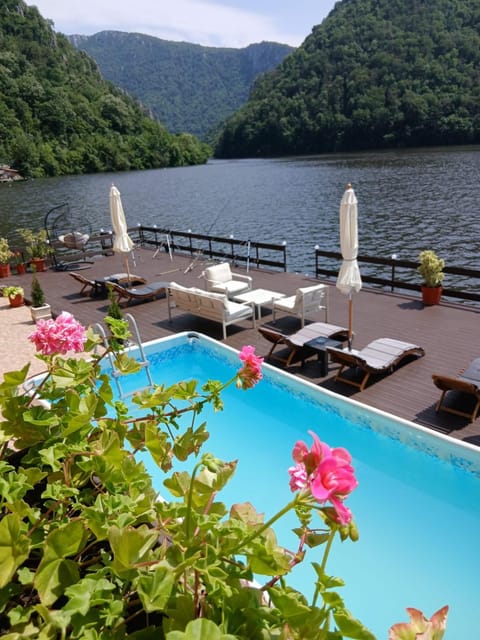 Lake view, Swimming pool