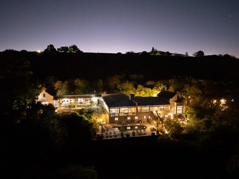 Avemore Manor House wood fired hot tub magical views and full Backup power House in Stellenbosch