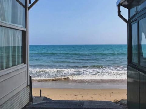 Nearby landmark, Restaurant/places to eat, Neighbourhood, Natural landscape, Summer, Snorkeling, Beach, Canoeing