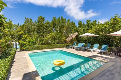 Swimming pool, Swimming pool, sunbed