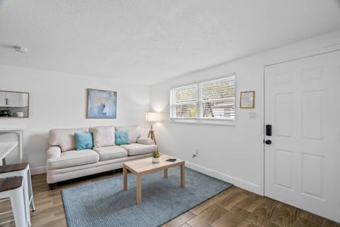 The Peaceful VILLAGE unit#2 House in Plant City