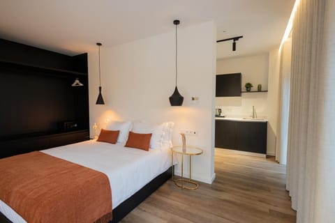 Kitchen or kitchenette, Bedroom