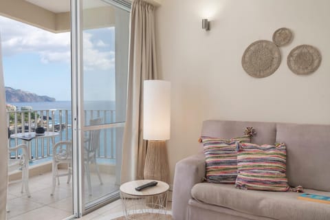 Natural landscape, Balcony/Terrace, Living room, Seating area