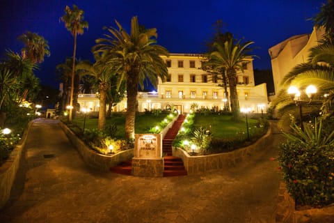 Facade/entrance, Garden, Decorative detail, Area and facilities