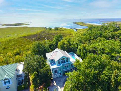 Soundfront, ELEV, Private Pool, Pool Table, Water Views, VOH1, Soundly Sea-Cluded House in Corolla