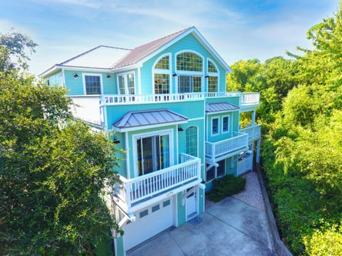 Soundfront, ELEV, Private Pool, Pool Table, Water Views, VOH1, Soundly Sea-Cluded House in Corolla