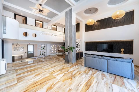 Communal lounge/ TV room, TV and multimedia, Living room, Seating area