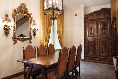 Living room, Seating area, Dining area, wardrobe