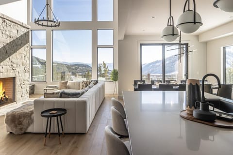 Pinnacles #8 House in Big Sky