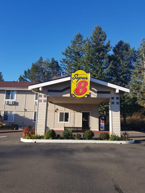 Property building, Facade/entrance, Property logo or sign