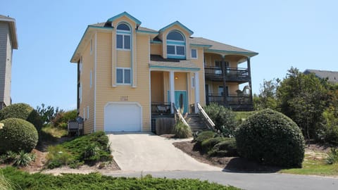 OCEANFRONT, Ocean Views, Private Beach Walkway! VOH31, Dream Winds House in Corolla