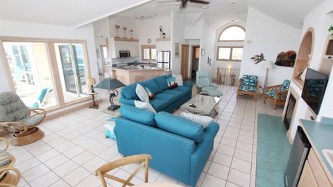 OCEANFRONT, Ocean Views, Private Beach Walkway! VOH31, Dream Winds House in Corolla