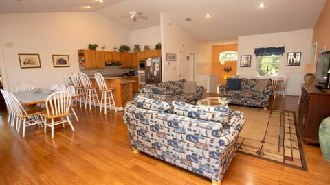 Soundside, Lake View, Hot Tub, Dogs Welcome, Community Amenities, VOH56, Atlantic Sound Waves House in Corolla