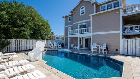 Semi-Oceanfront, 7 BRs, Priv Pool, Close to Beach, Rec Rm, VOH5, Royal Palms House in Corolla
